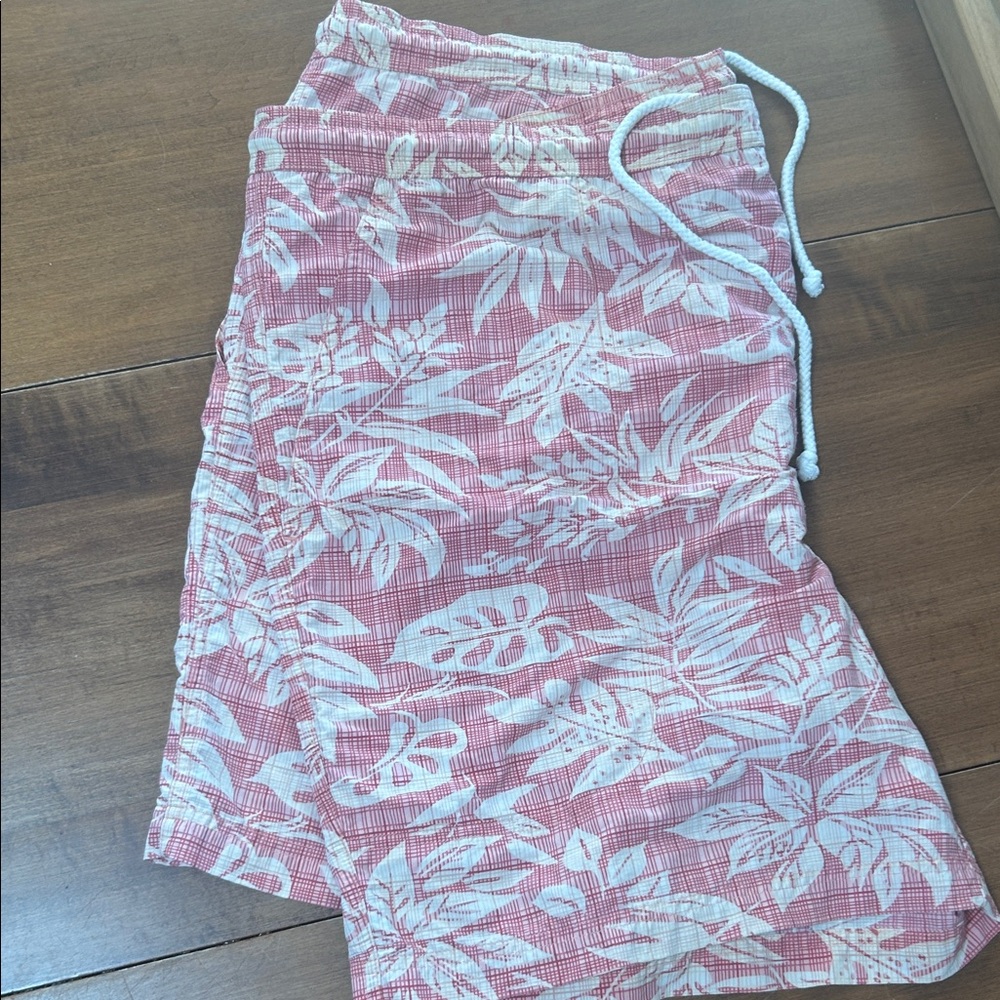 Tommy Bahama Pink and White Mesh Apparel